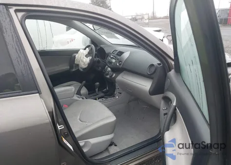 2009 Toyota Rav4 Base V6 z USA, uszkodzony, nr VIN JTMBK33V695082442